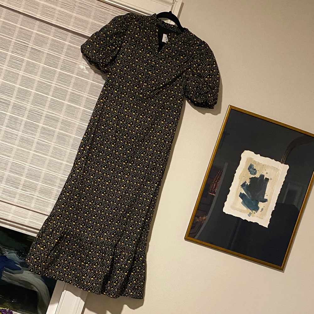 Chic Black and Gold Geometric Midi Dress